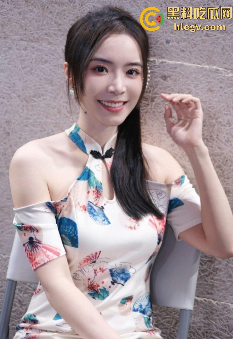 英雄联盟官方主持人【余霜】思想开放其本人是特别骚的反差婊 口交视频流出速看！  第27张