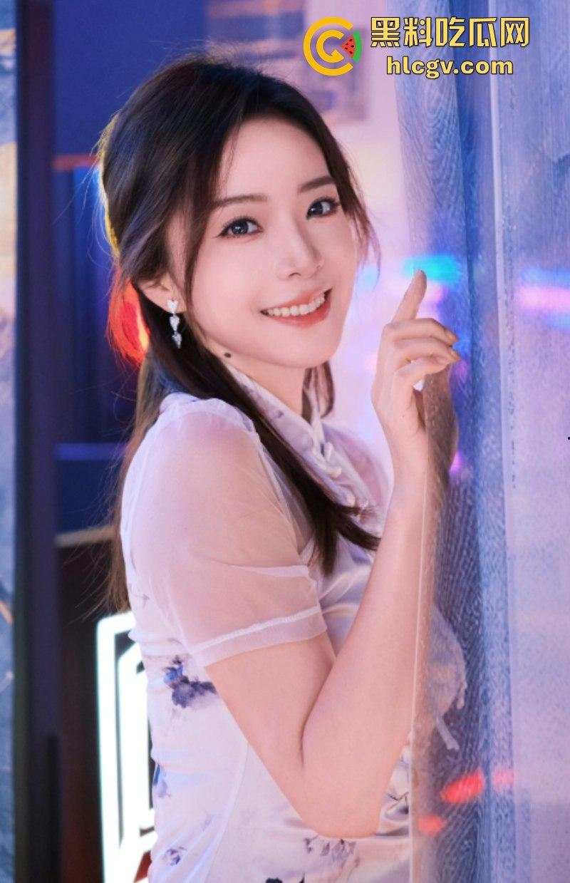 英雄联盟官方主持人【余霜】思想开放其本人是特别骚的反差婊 口交视频流出速看！  第31张