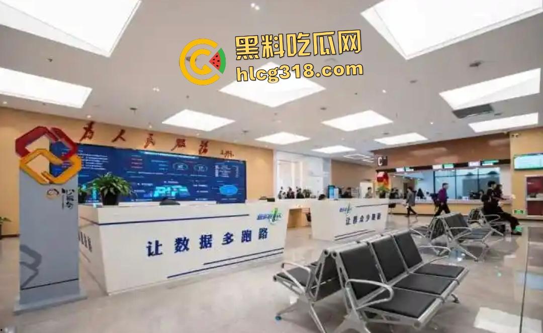 温州瑞安市政府服务中心自焚惨剧！男子因拆迁补偿不公绝望点火，保安狂灭火最后救出一具干尸！  第1张