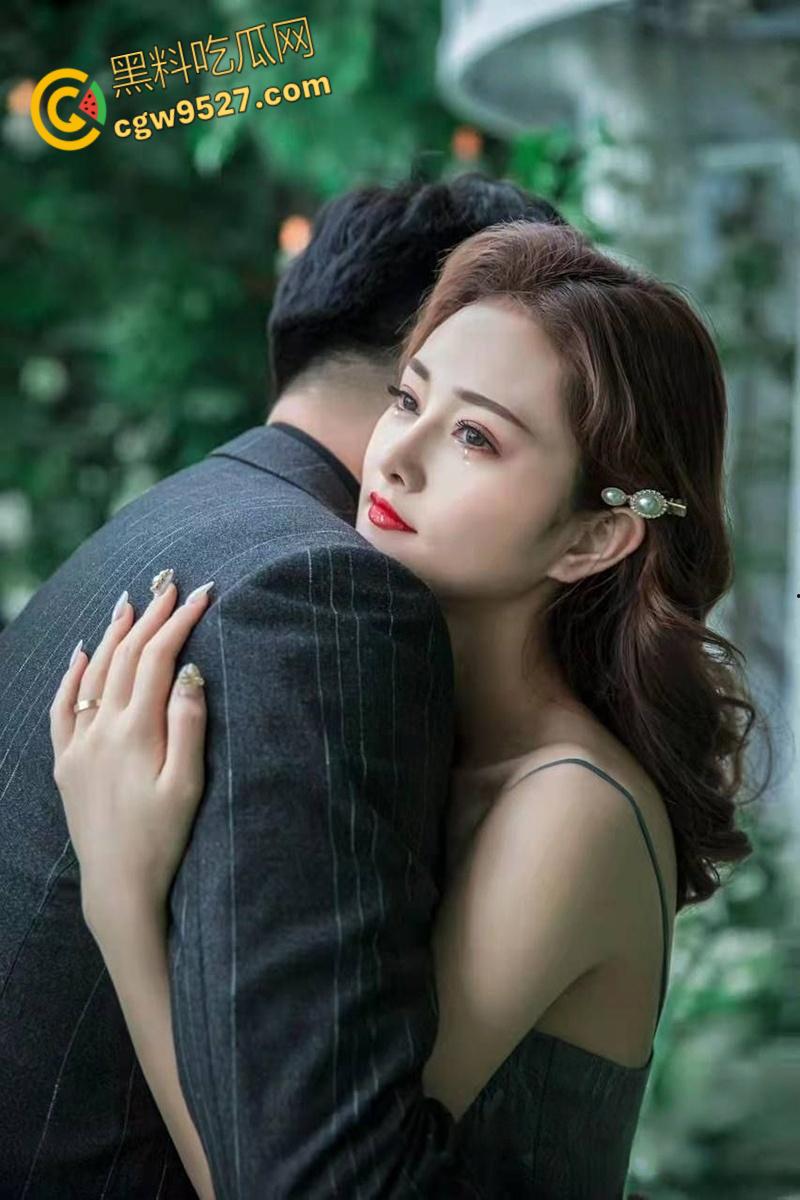 沈阳芒果不动产【沈佳润】，饥渴少妇碰上无能老公，私下约炮一对二激情3P，前后夹击爆操内射 ！  第2张