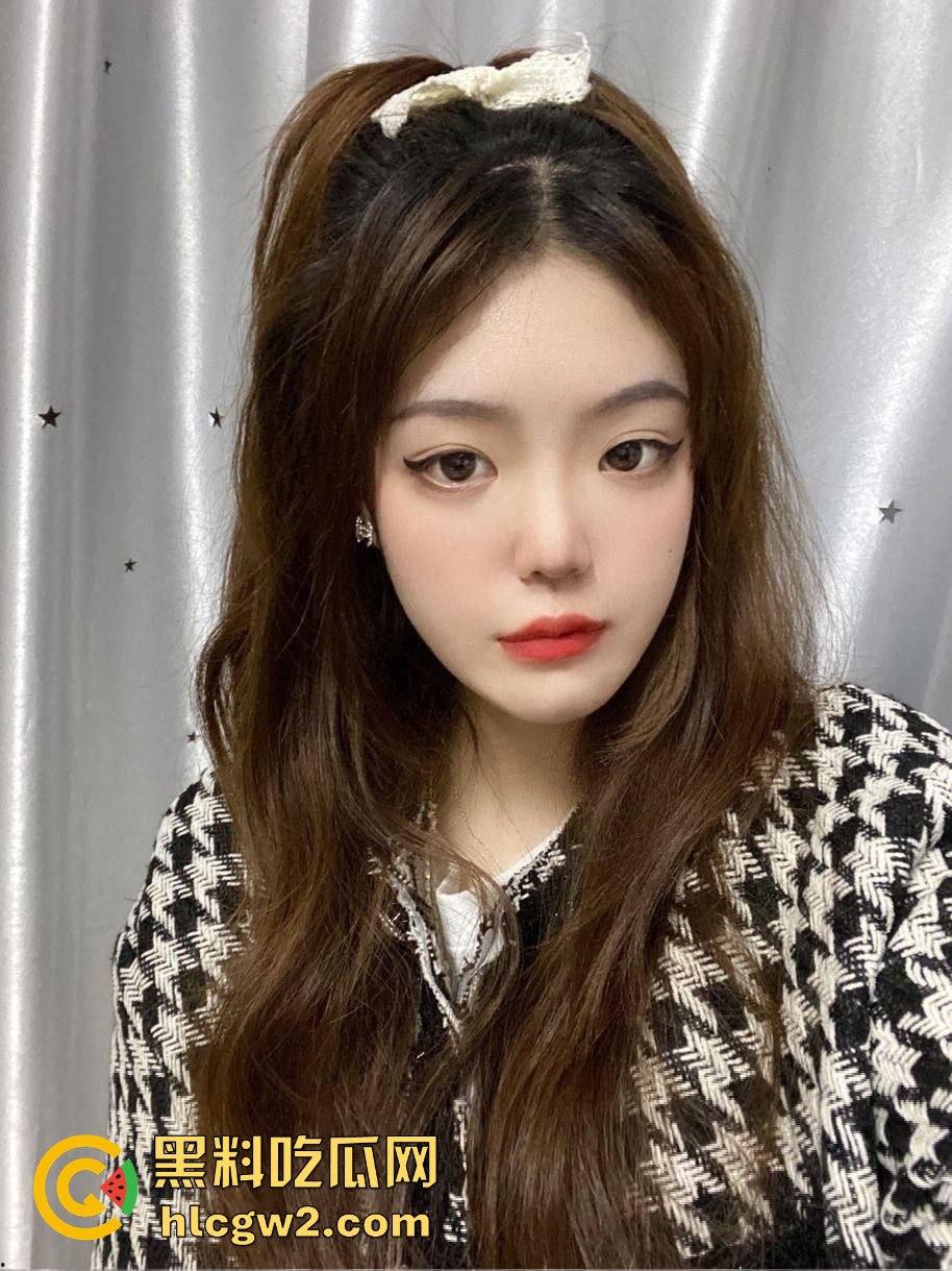 安徽骚气小妖精『唐悦心』 毛衣配肥臀腿又细又长，撅着出水得粉嫩鲍  肥臀一撅坐脸杀，男友直接沦陷！ 第1张