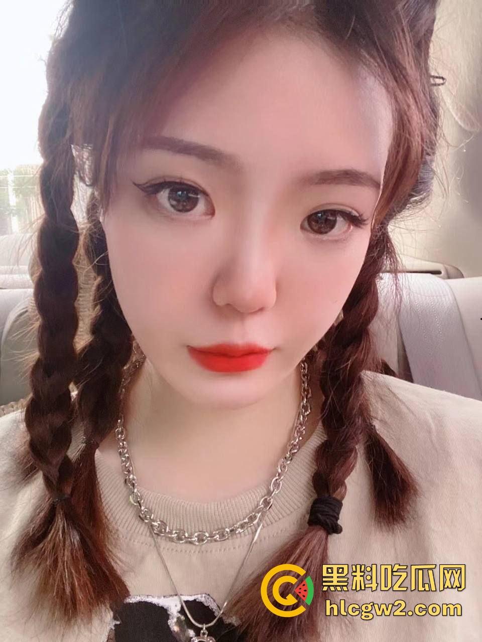 安徽骚气小妖精『唐悦心』 毛衣配肥臀腿又细又长，撅着出水得粉嫩鲍  肥臀一撅坐脸杀，男友直接沦陷！ 第3张