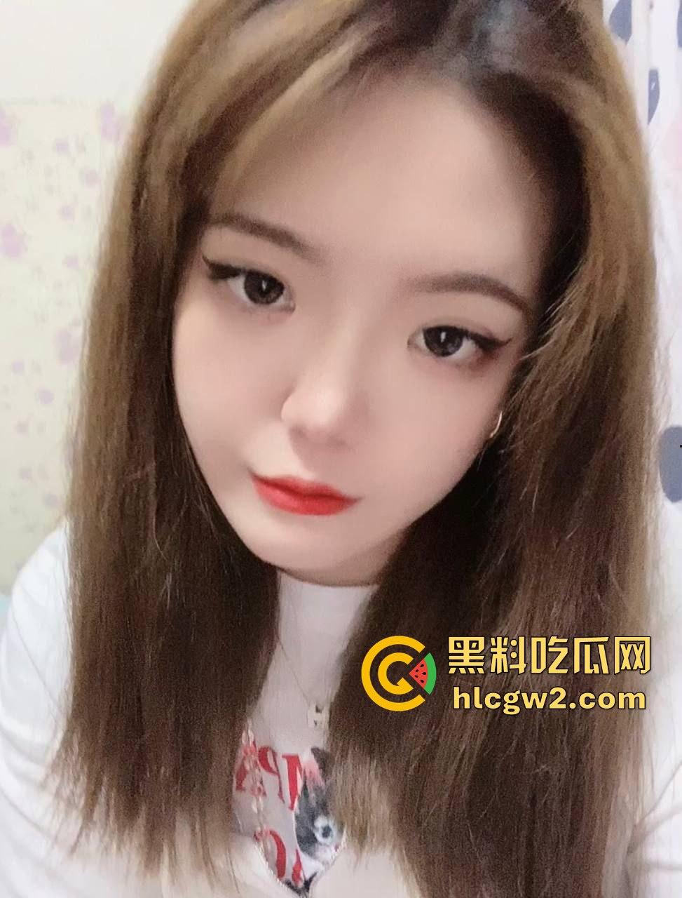 安徽骚气小妖精『唐悦心』 毛衣配肥臀腿又细又长，撅着出水得粉嫩鲍  肥臀一撅坐脸杀，男友直接沦陷！ 第4张