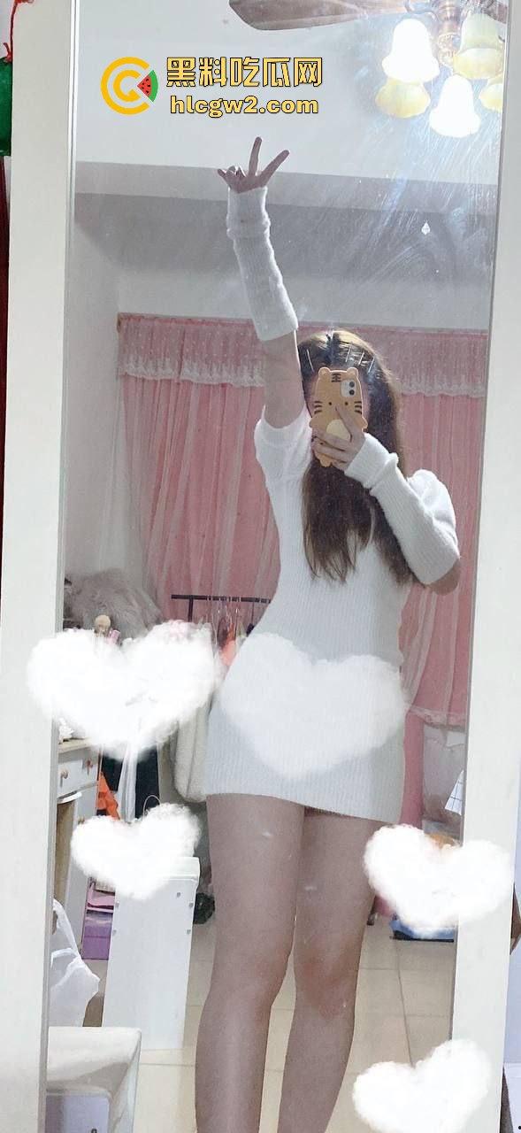 安徽骚气小妖精『唐悦心』 毛衣配肥臀腿又细又长，撅着出水得粉嫩鲍  肥臀一撅坐脸杀，男友直接沦陷！ 第5张