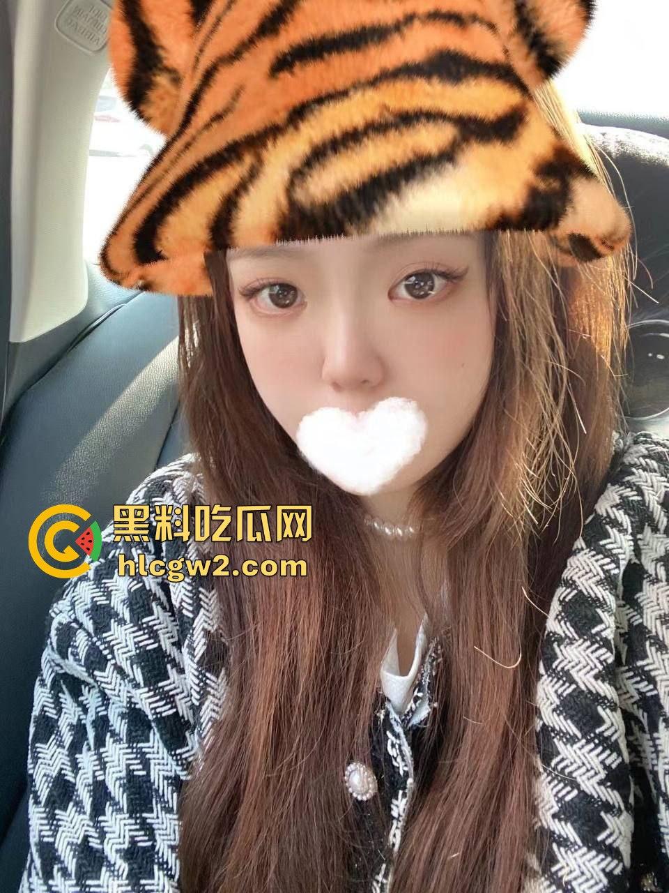 安徽骚气小妖精『唐悦心』 毛衣配肥臀腿又细又长，撅着出水得粉嫩鲍  肥臀一撅坐脸杀，男友直接沦陷！ 第6张