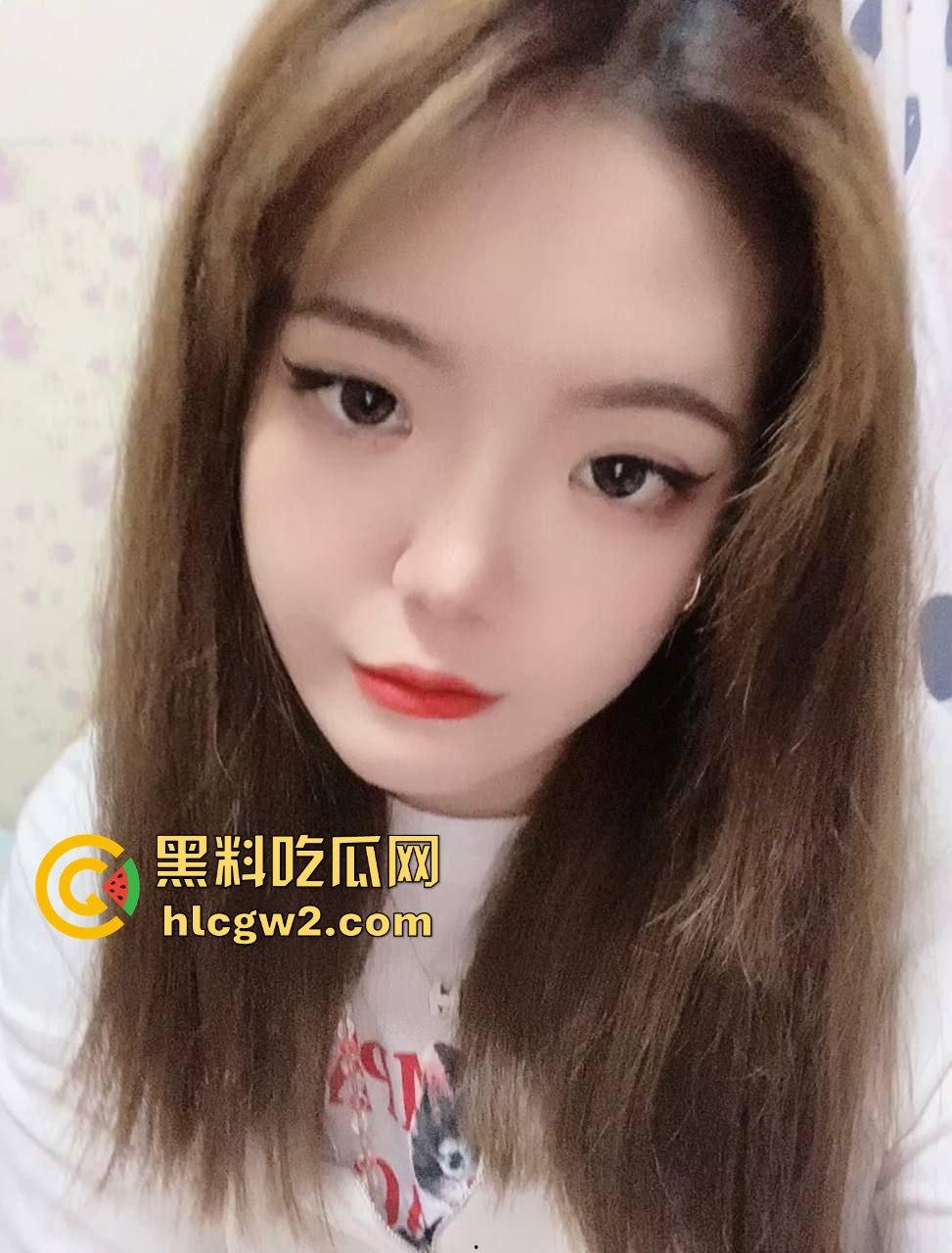 安徽骚气小妖精『唐悦心』 毛衣配肥臀腿又细又长，撅着出水得粉嫩鲍  肥臀一撅坐脸杀，男友直接沦陷！ 第15张