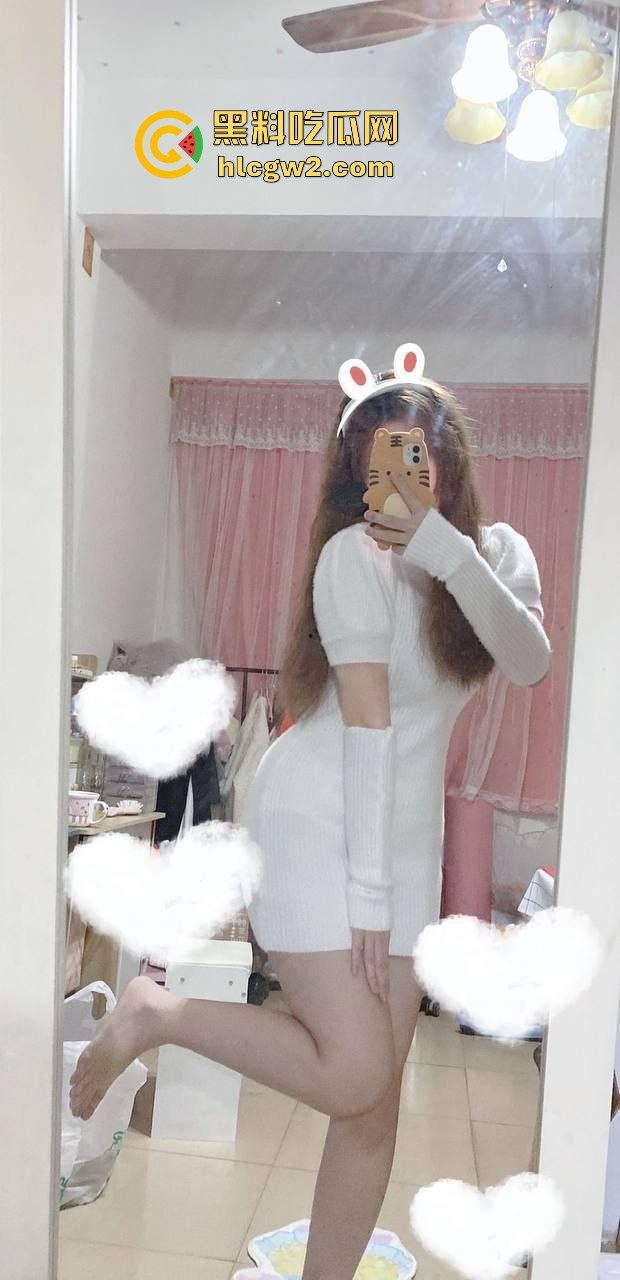 安徽骚气小妖精『唐悦心』 毛衣配肥臀腿又细又长，撅着出水得粉嫩鲍  肥臀一撅坐脸杀，男友直接沦陷！ 第18张