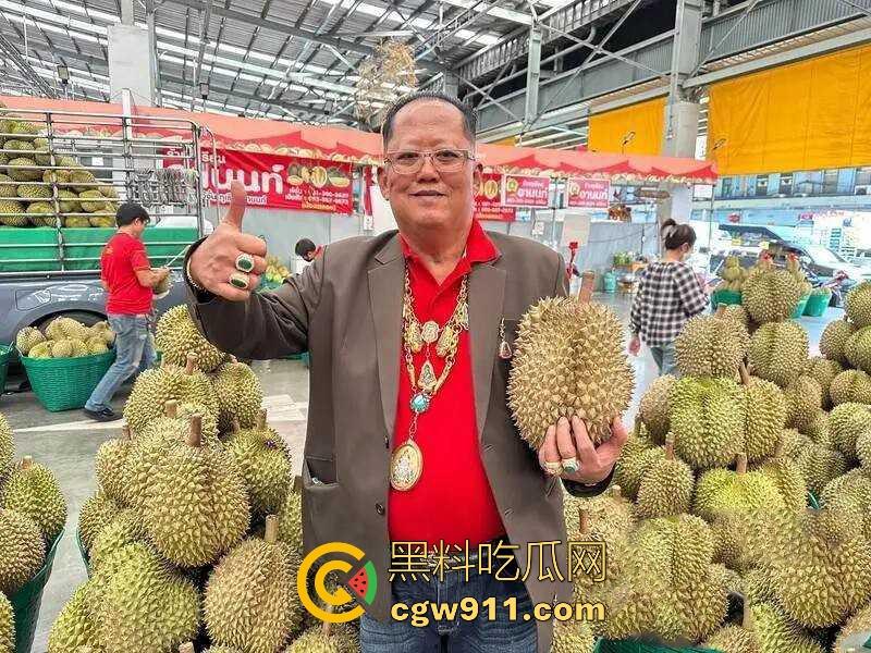 泰国榴莲富豪家门丑闻，儿子出轨后重金悬赏小三，得3万泰铢仅需一巴掌，折合人民币6500多元！  第10张