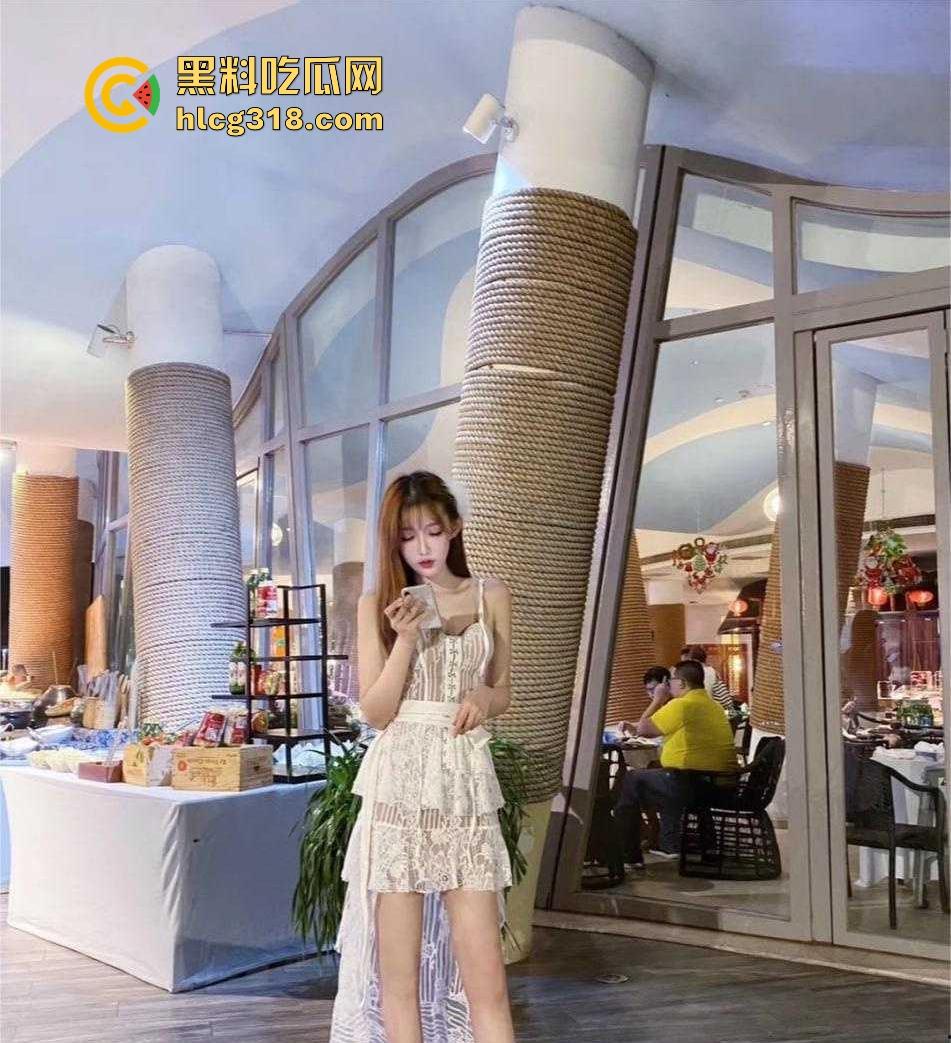 约炮高颜值女大，喜欢被舔容易高潮喷水，淫荡反差小骚货，满口淫话花式猛操，全程高能！  第4张