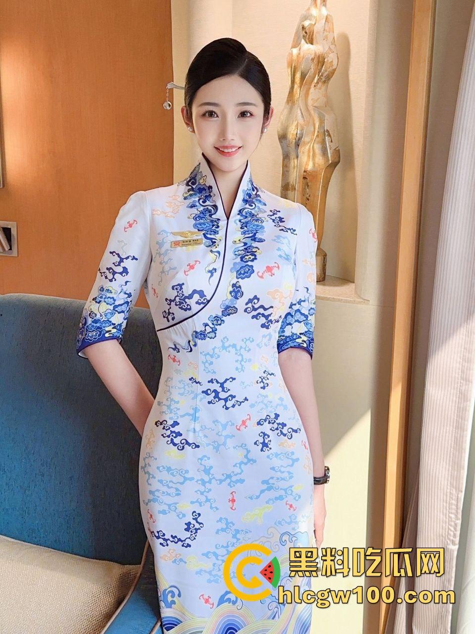 上海恋足癖老哥包养空姐只为玩脚，骚气空姐美脚喂蛋糕，老哥不日逼只玩脚，难言之瘾让人看傻！  第9张