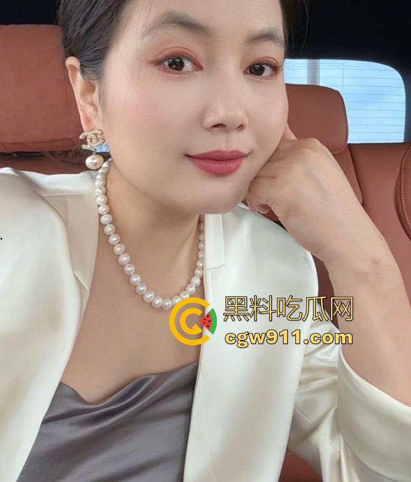 40岁上市公司高管微胖熟女约炮榨精，风韵犹存少妇包养小白脸，被各种姿势爆操，高潮不断浪叫连连！  第1张