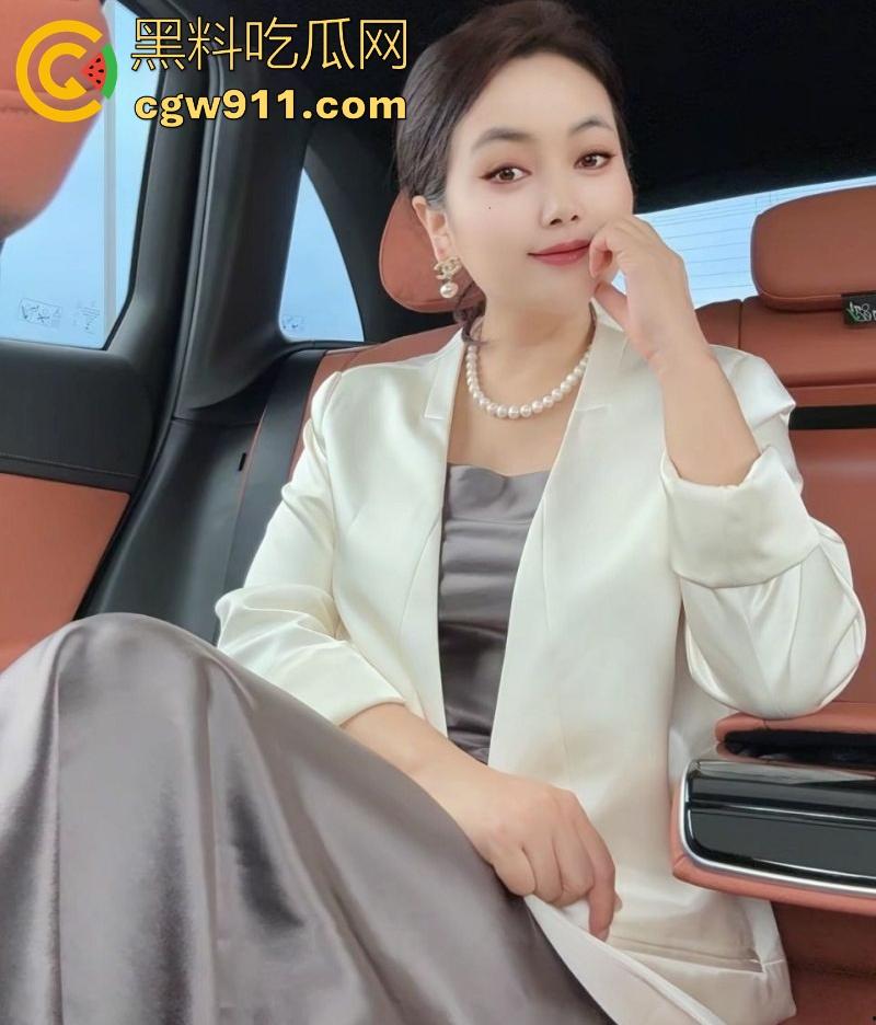 40岁上市公司高管微胖熟女约炮榨精，风韵犹存少妇包养小白脸，被各种姿势爆操，高潮不断浪叫连连！  第2张