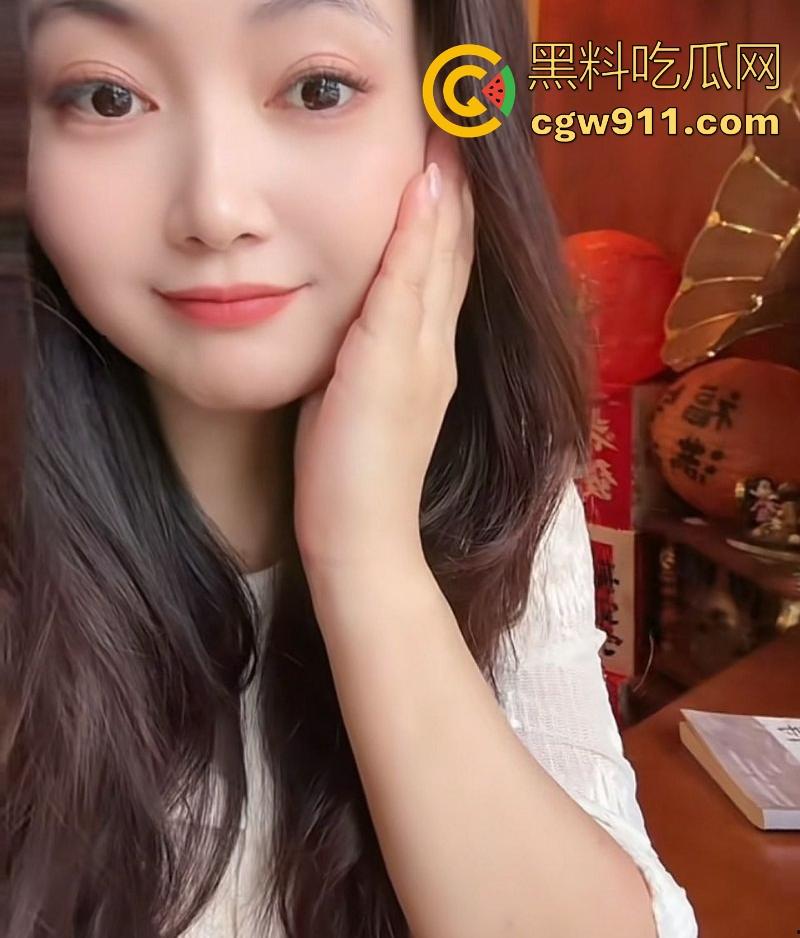 40岁上市公司高管微胖熟女约炮榨精，风韵犹存少妇包养小白脸，被各种姿势爆操，高潮不断浪叫连连！  第3张