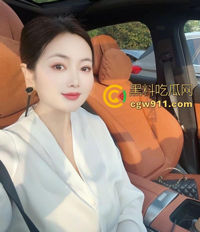 40岁上市公司高管微胖熟女约炮榨精，风韵犹存少妇包养小白脸，被各种姿势爆操，高潮不断浪叫连连！  第4张