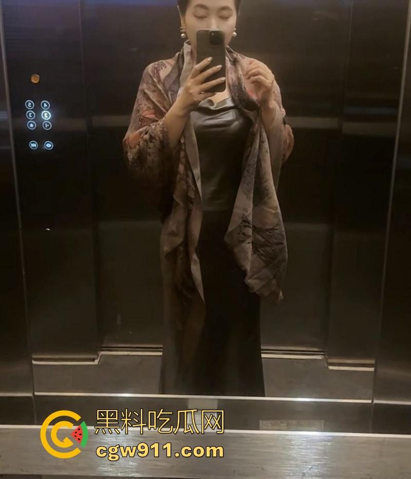 40岁上市公司高管微胖熟女约炮榨精，风韵犹存少妇包养小白脸，被各种姿势爆操，高潮不断浪叫连连！  第5张