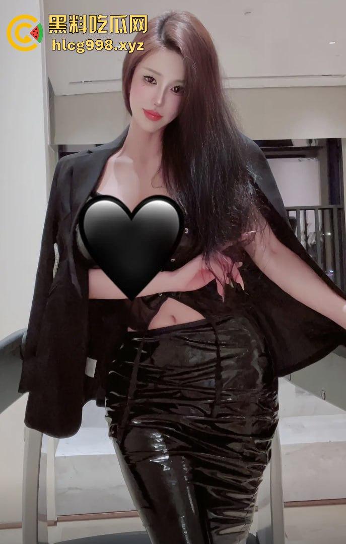 抖音网红【顾灵曦】翻车！全身科技制造，300块加微信，卖衣服是假，给钱就能草！  第9张