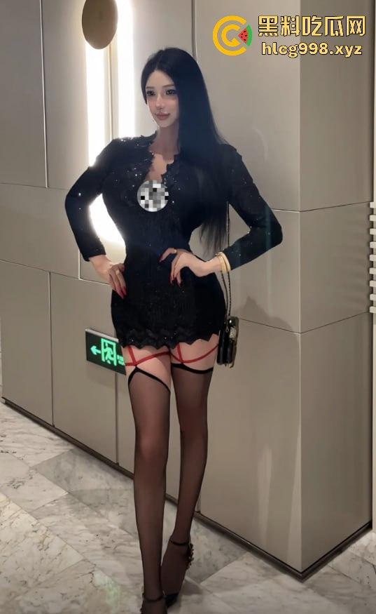 抖音网红【顾灵曦】翻车！全身科技制造，300块加微信，卖衣服是假，给钱就能草！  第12张