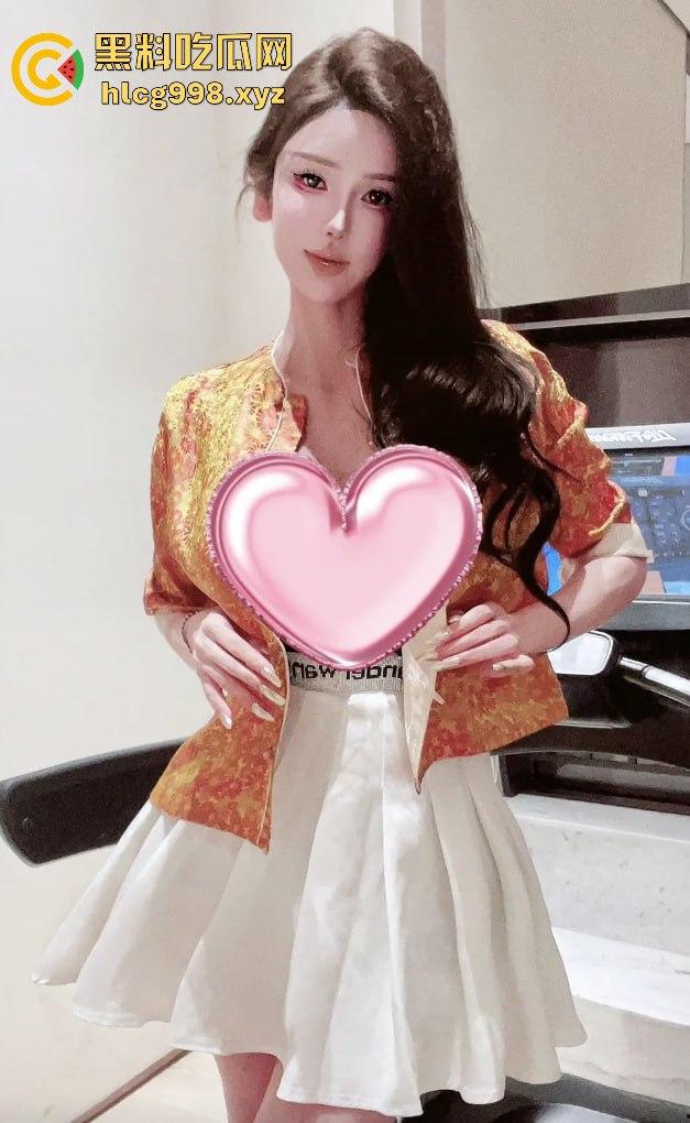 抖音网红【顾灵曦】翻车！全身科技制造，300块加微信，卖衣服是假，给钱就能草！  第15张