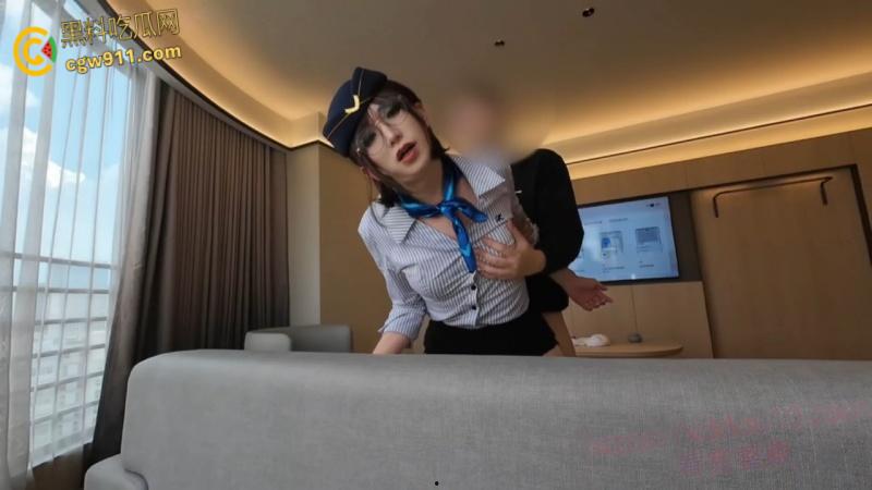 高颜值伪娘【奶荼不加糖】，高跟鞋肉丝制服，被捆绑跪地深喉调教，后入狂操前列腺，肛交无套内射 ！  第6张