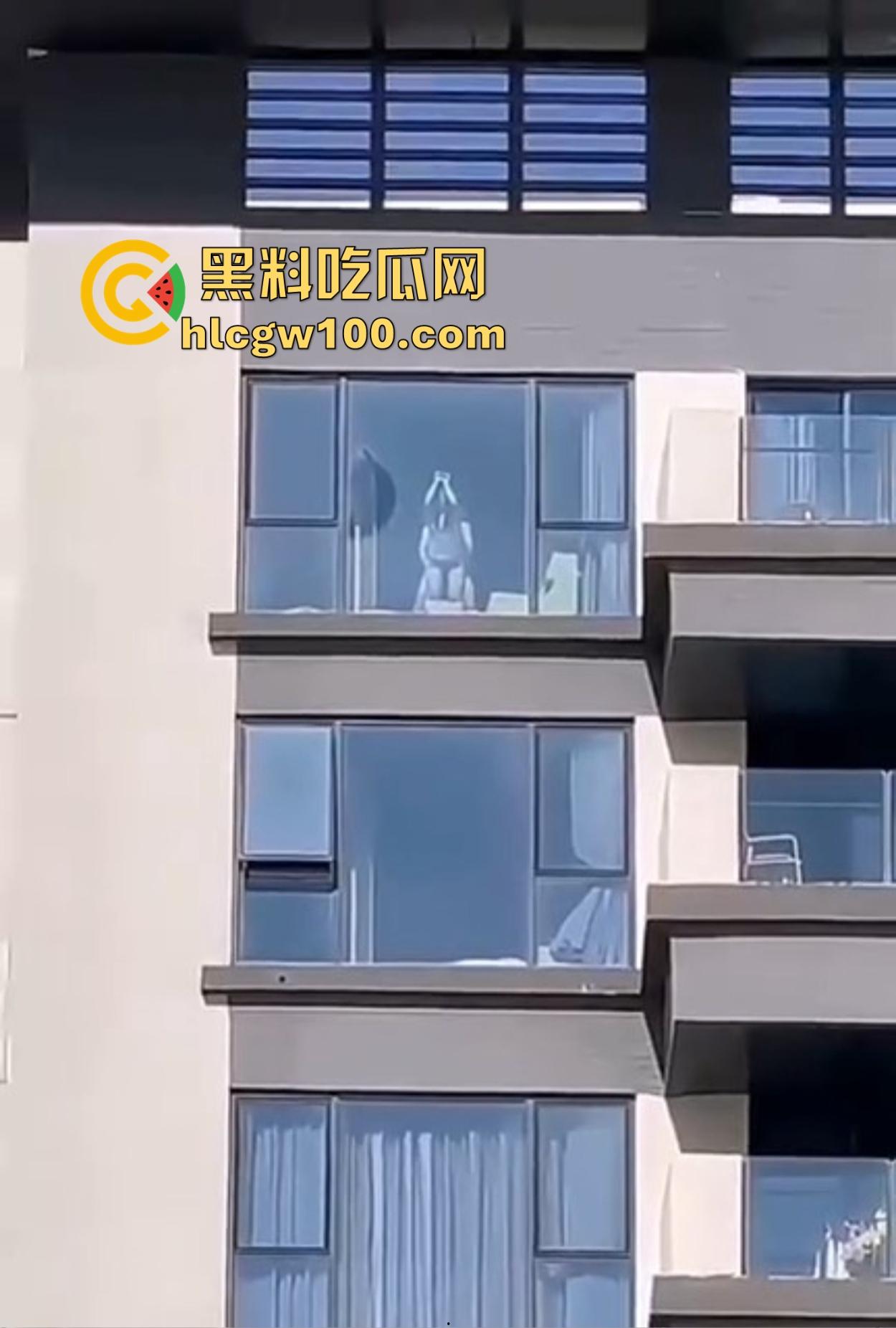 杭州不雅之窗全程记录 邻居奶子贴窗打炮撞击啪啪作响 mate70非凡大师拍得4K清晰 真是遥遥领先！  第8张