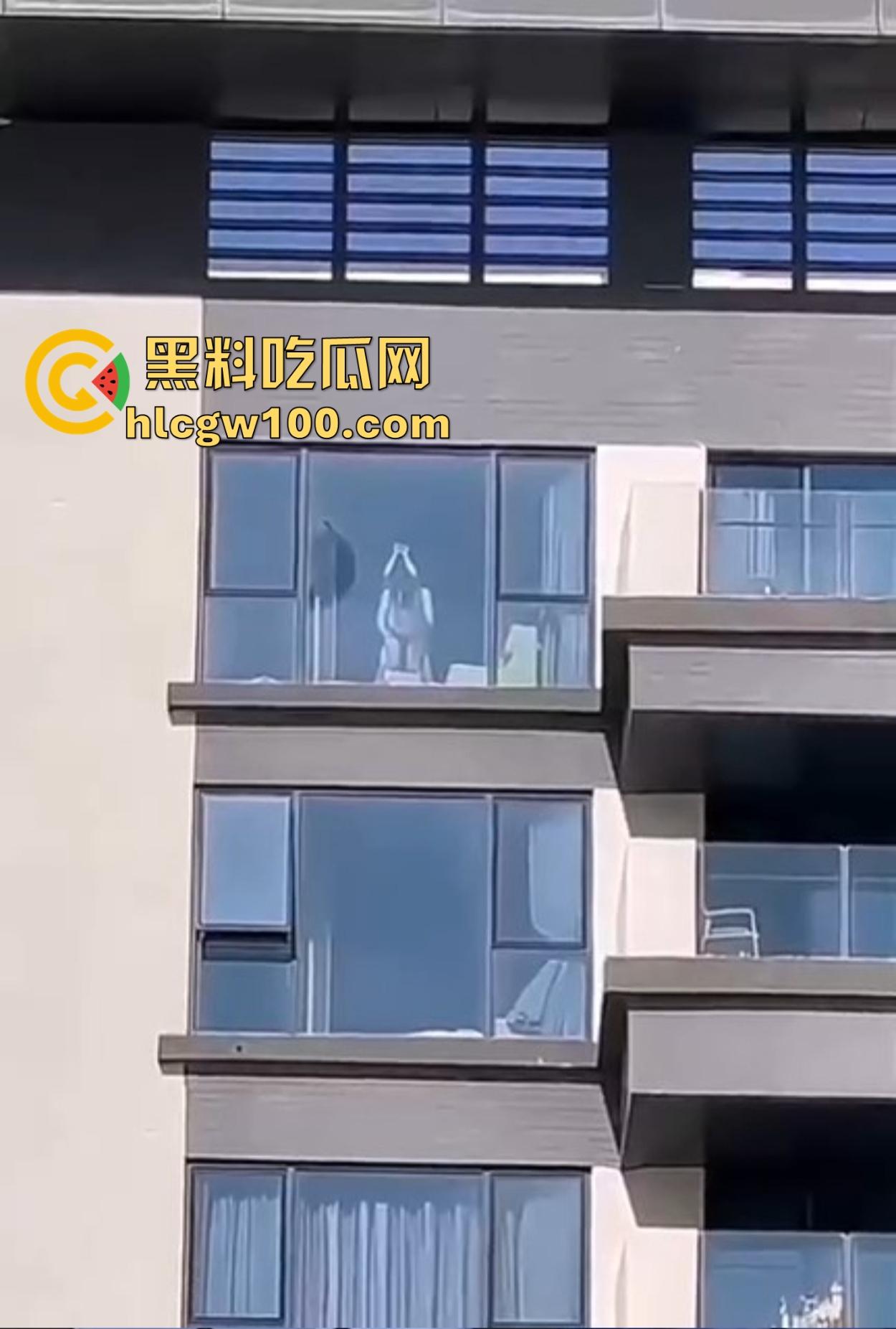 杭州不雅之窗全程记录 邻居奶子贴窗打炮撞击啪啪作响 mate70非凡大师拍得4K清晰 真是遥遥领先！  第9张