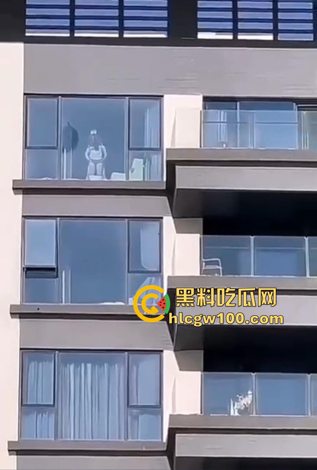 杭州不雅之窗全程记录 邻居奶子贴窗打炮撞击啪啪作响 mate70非凡大师拍得4K清晰 真是遥遥领先！  第10张