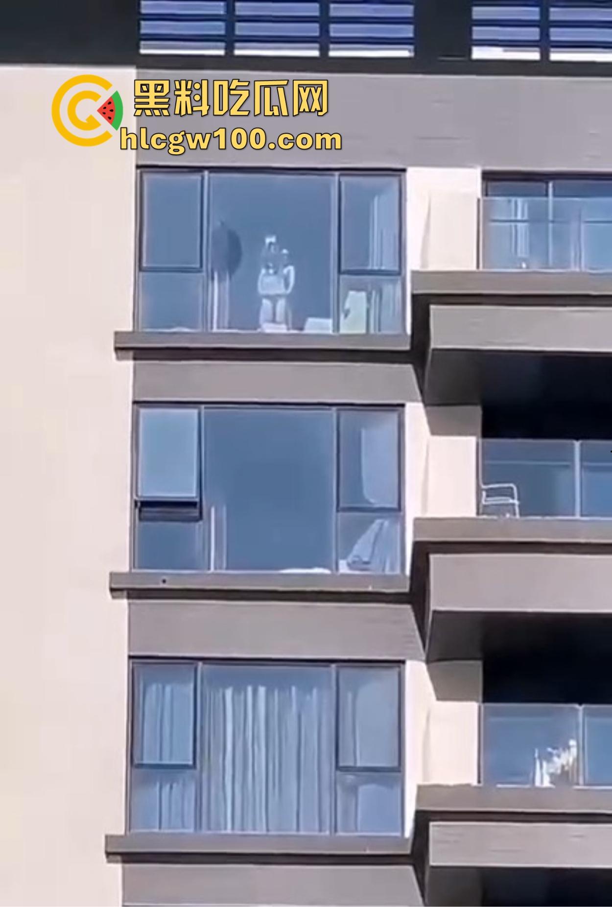 杭州不雅之窗全程记录 邻居奶子贴窗打炮撞击啪啪作响 mate70非凡大师拍得4K清晰 真是遥遥领先！  第11张