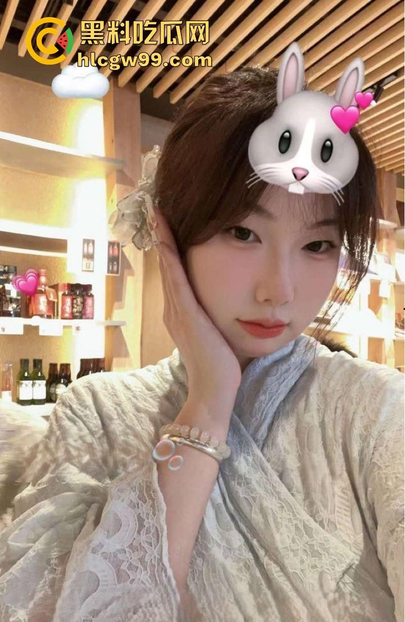 日本大阪留学生【植慧慧】约炮视频曝光，大奶母狗主动索求大屌，肛塞后入爆操骚穴，内容炸裂！  第1张