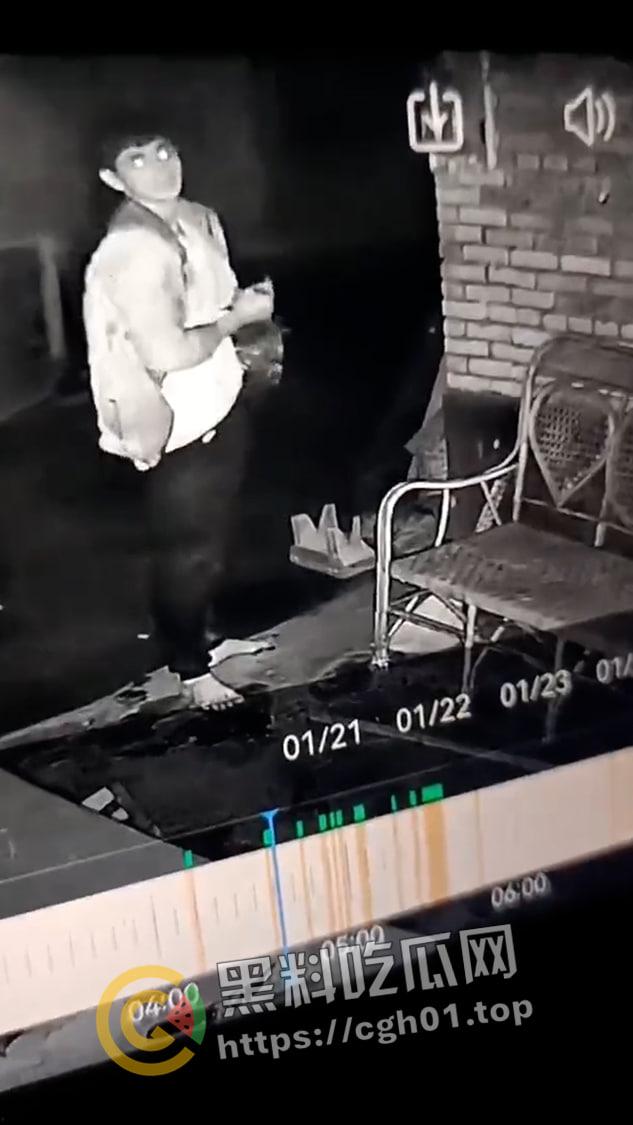 男子半夜杀鸡喝血 两眼放光疯狂抽搐 村寨内老人传言恶鬼上身 现场监控画面流出 让人后背发毛  第7张