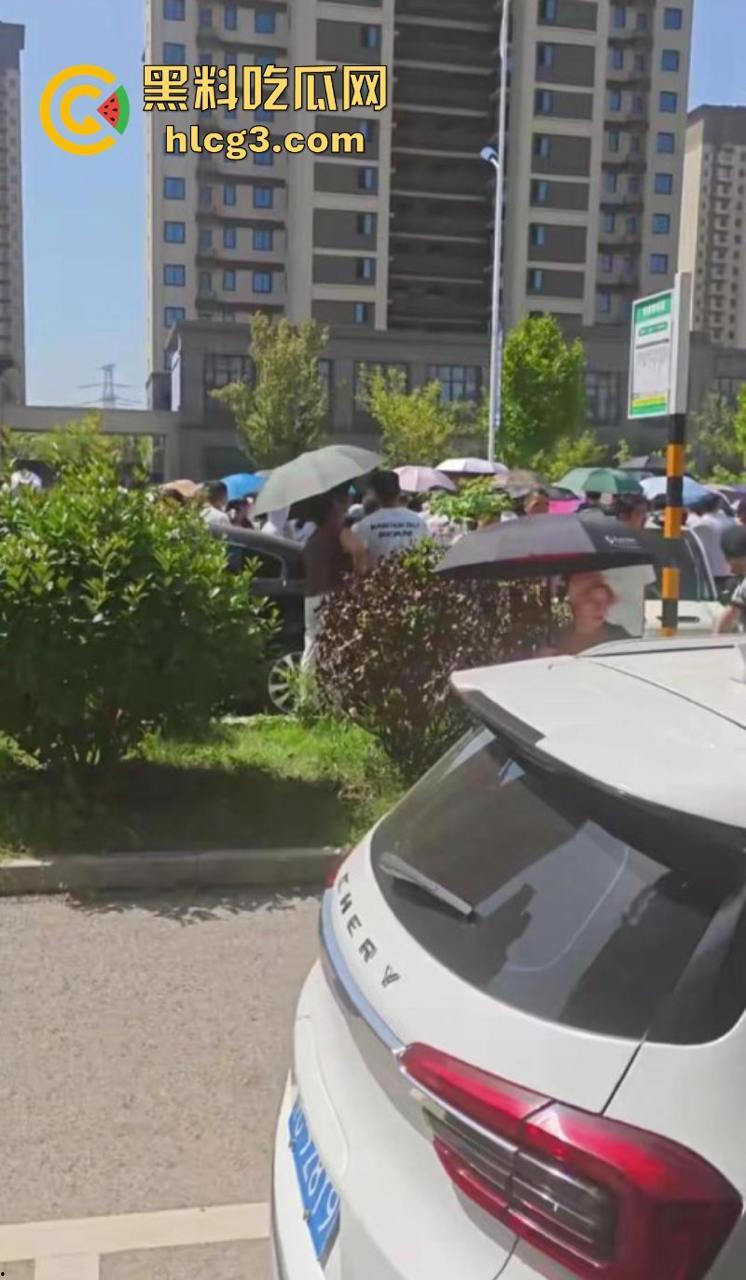 徐州潘安湖中昂博观小区曾承诺在去年底交房 因楼盘迟迟未交发生堵路暴乱！  第4张