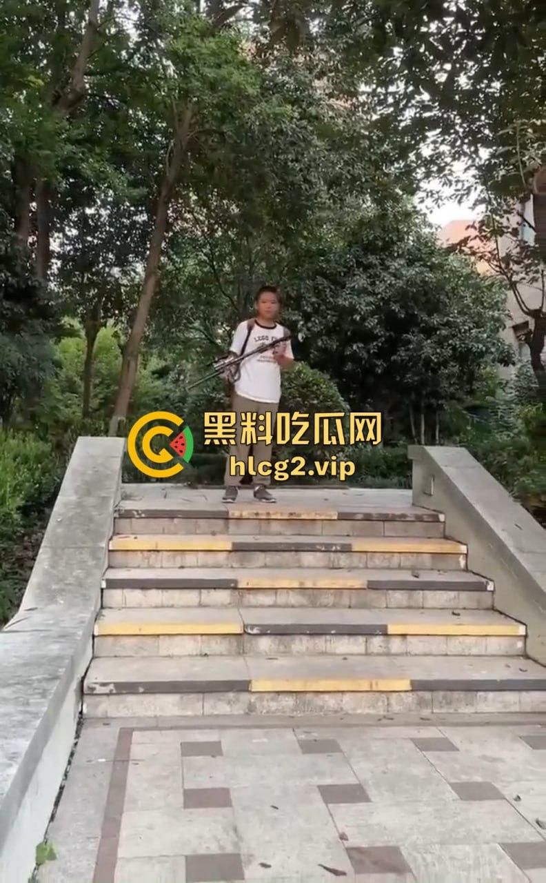 超熊男孩弩箭练杀技！虐猫升级还不够，下一步就是全家屠杀，老妈还在旁边玩消消乐  第7张