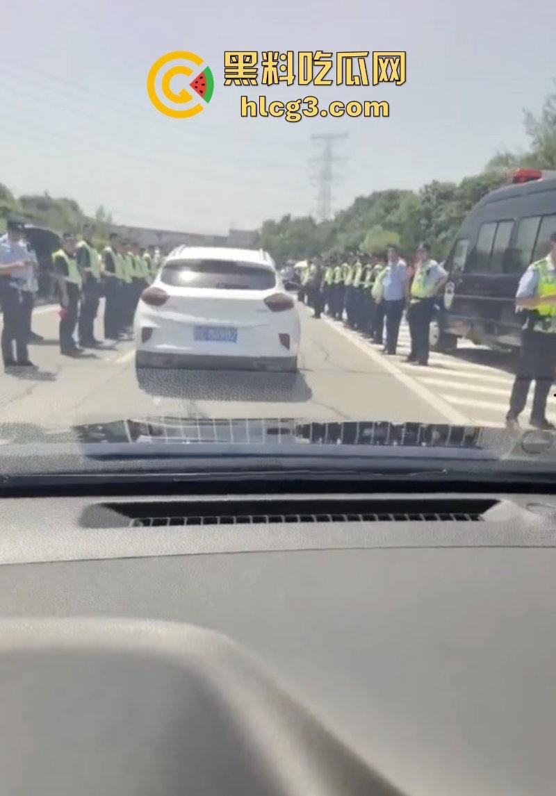 徐州潘安湖中昂博观小区曾承诺在去年底交房 因楼盘迟迟未交发生堵路暴乱！  第6张