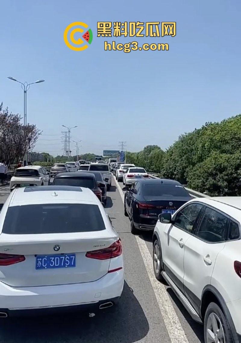 徐州潘安湖中昂博观小区曾承诺在去年底交房 因楼盘迟迟未交发生堵路暴乱！  第8张