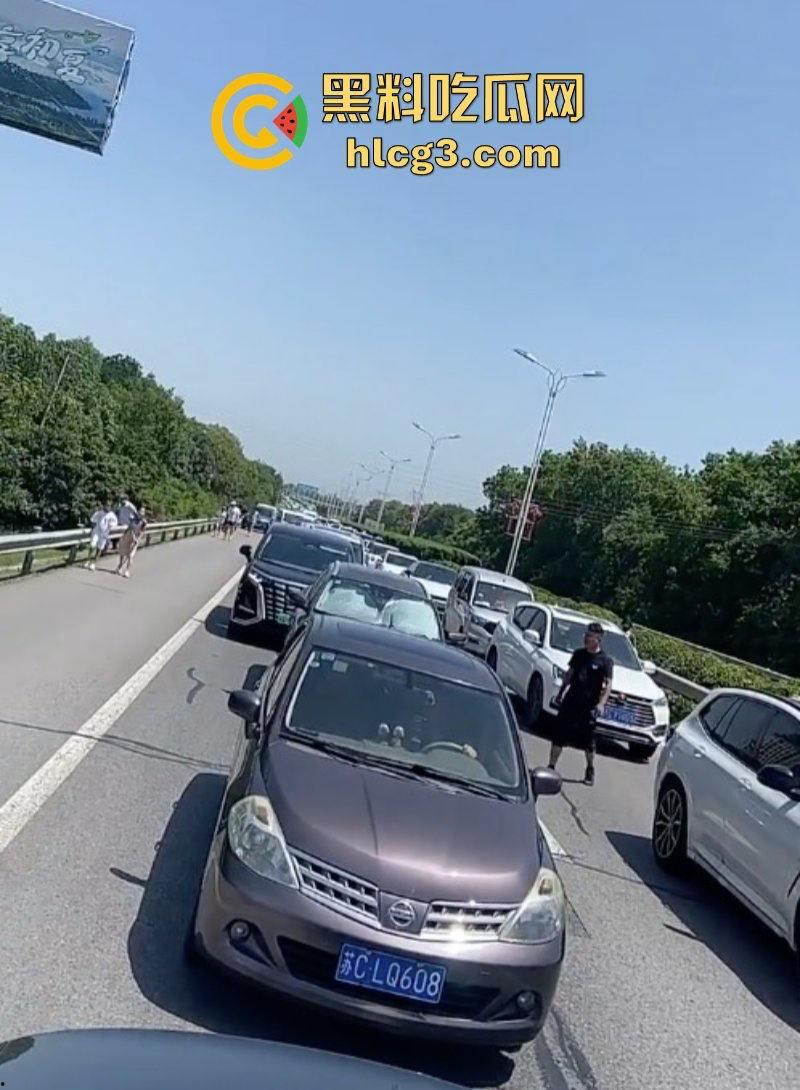 徐州潘安湖中昂博观小区曾承诺在去年底交房 因楼盘迟迟未交发生堵路暴乱！  第9张