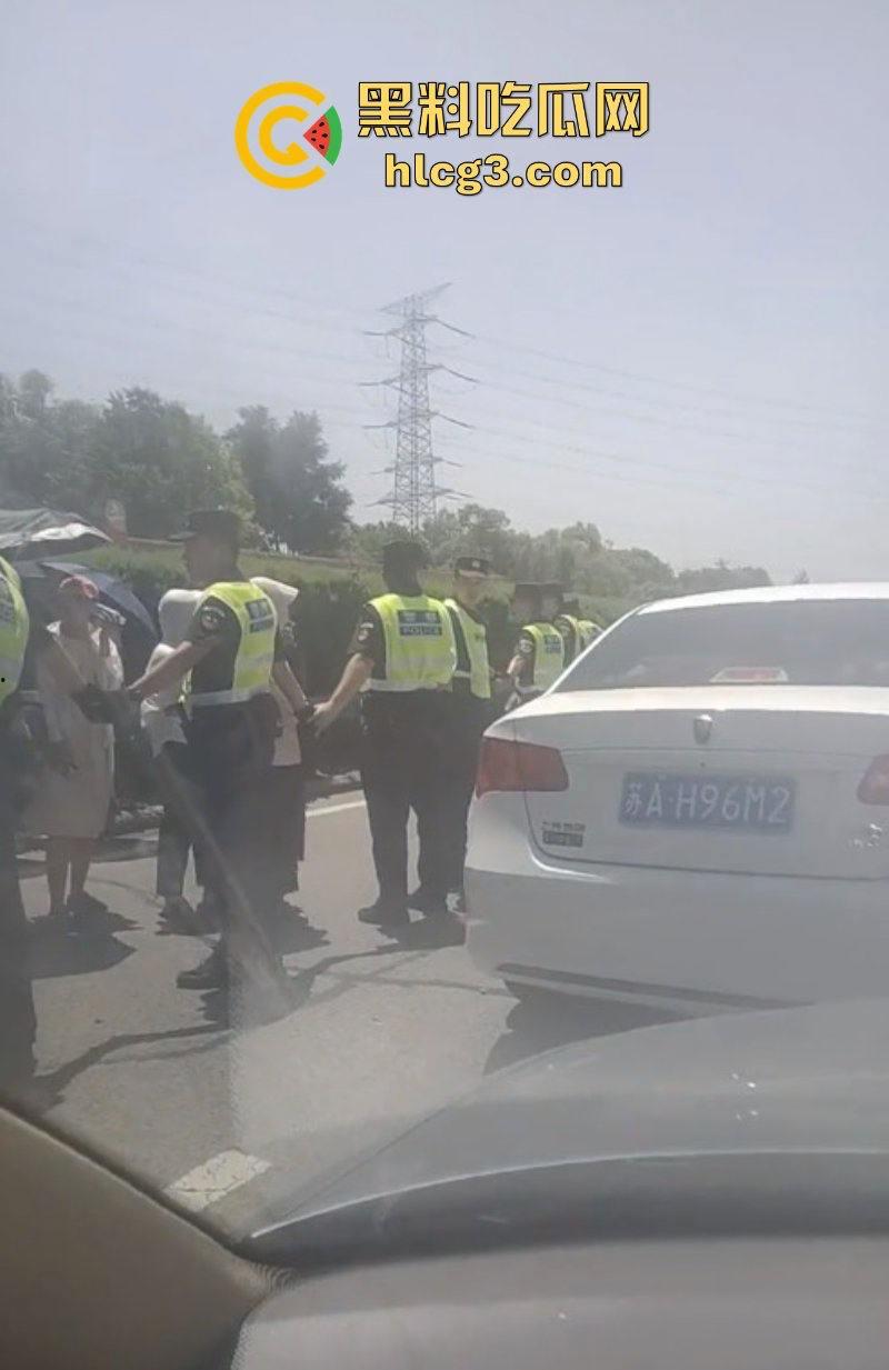 徐州潘安湖中昂博观小区曾承诺在去年底交房 因楼盘迟迟未交发生堵路暴乱！  第10张