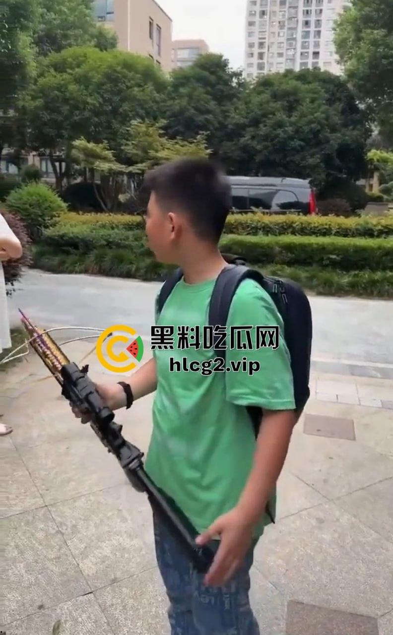 超熊男孩弩箭练杀技！虐猫升级还不够，下一步就是全家屠杀，老妈还在旁边玩消消乐  第16张