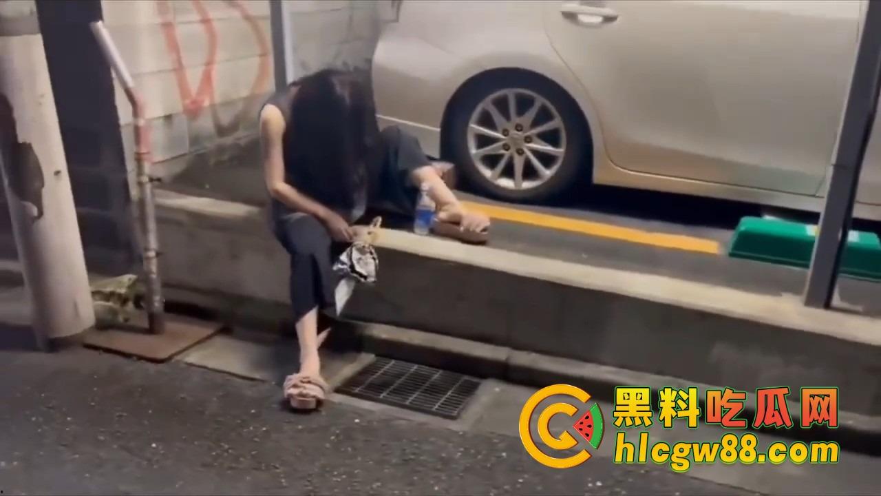 东京涩谷夜晚遍地死鱼，短裙黑丝小黑鞋倒一片，是真喝懵了还是仙人跳？老司机们这鱼到底能不能捡？  第11张