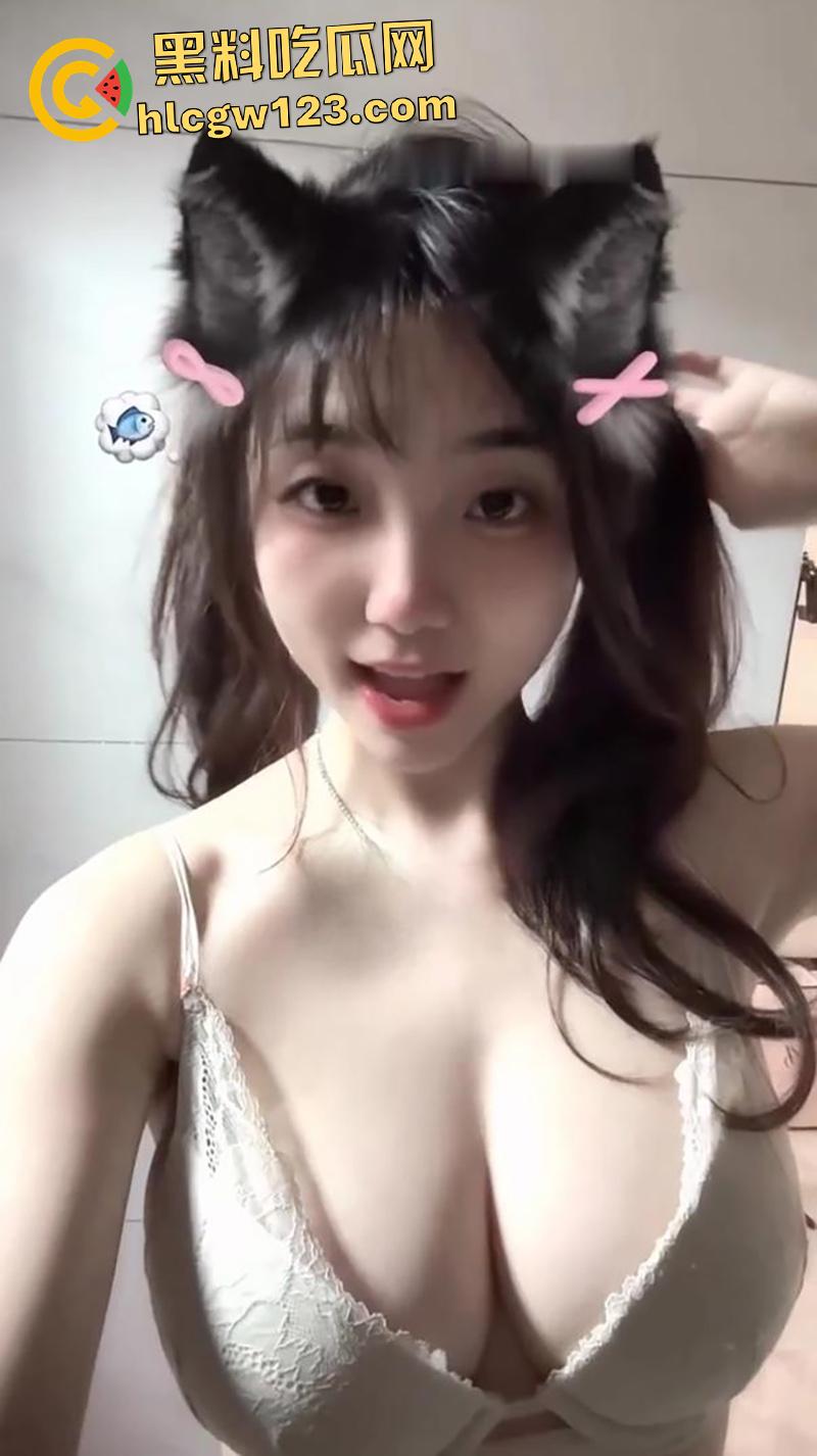 抖音68万粉颜值女神【sunny77】，持胸榨精大尺度福利，脸穴同框巨乳撩人，太诱惑了！  第3张