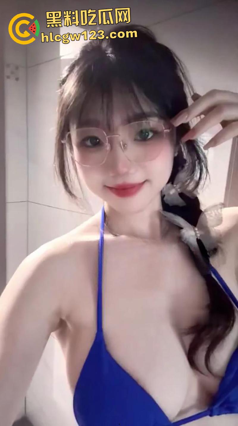 抖音68万粉颜值女神【sunny77】，持胸榨精大尺度福利，脸穴同框巨乳撩人，太诱惑了！  第5张