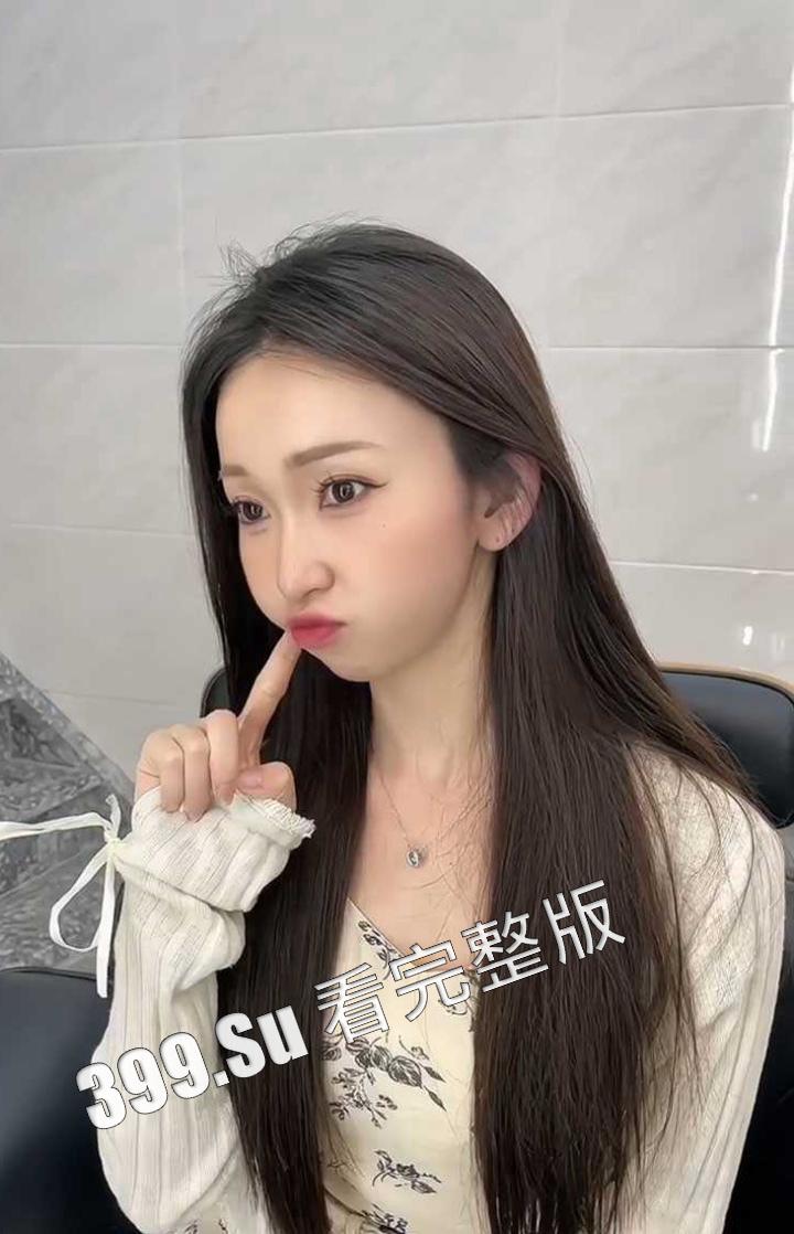 抖音 卡路里少女 因擦边被警方以传播淫秽逮捕  挺好的，是时候该回归线下了 第2张