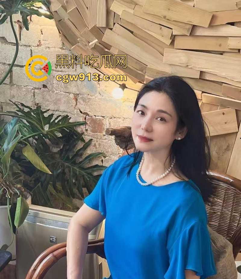 性感骚妈醉酒后惨遭淫魔儿子强上，抬腿猛干骚穴，淫水泛滥，操哭后下意识发出呻吟！  第1张