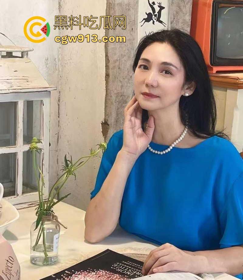 性感骚妈醉酒后惨遭淫魔儿子强上，抬腿猛干骚穴，淫水泛滥，操哭后下意识发出呻吟！  第3张