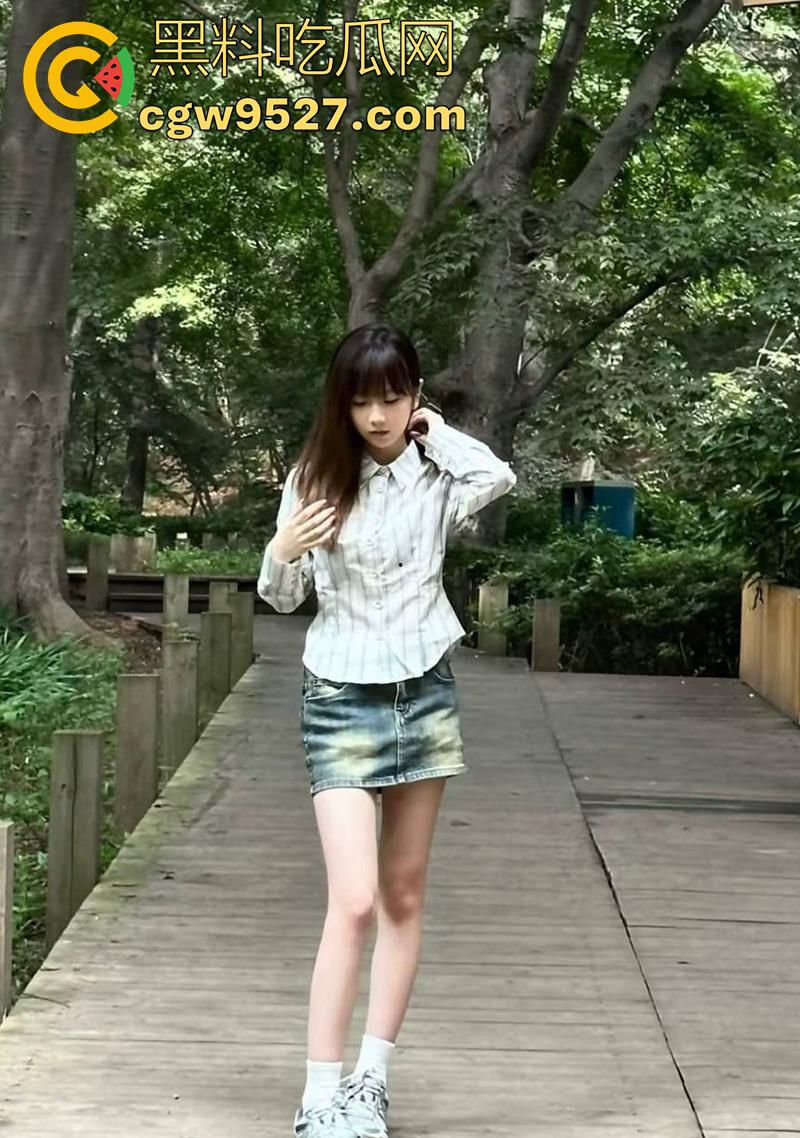 中国海洋大学【许真福】，高颜值大一嫩妹，被前男友曝光，粉嫩小穴饱满诱人，清纯骚妹让人心动不已！  第3张