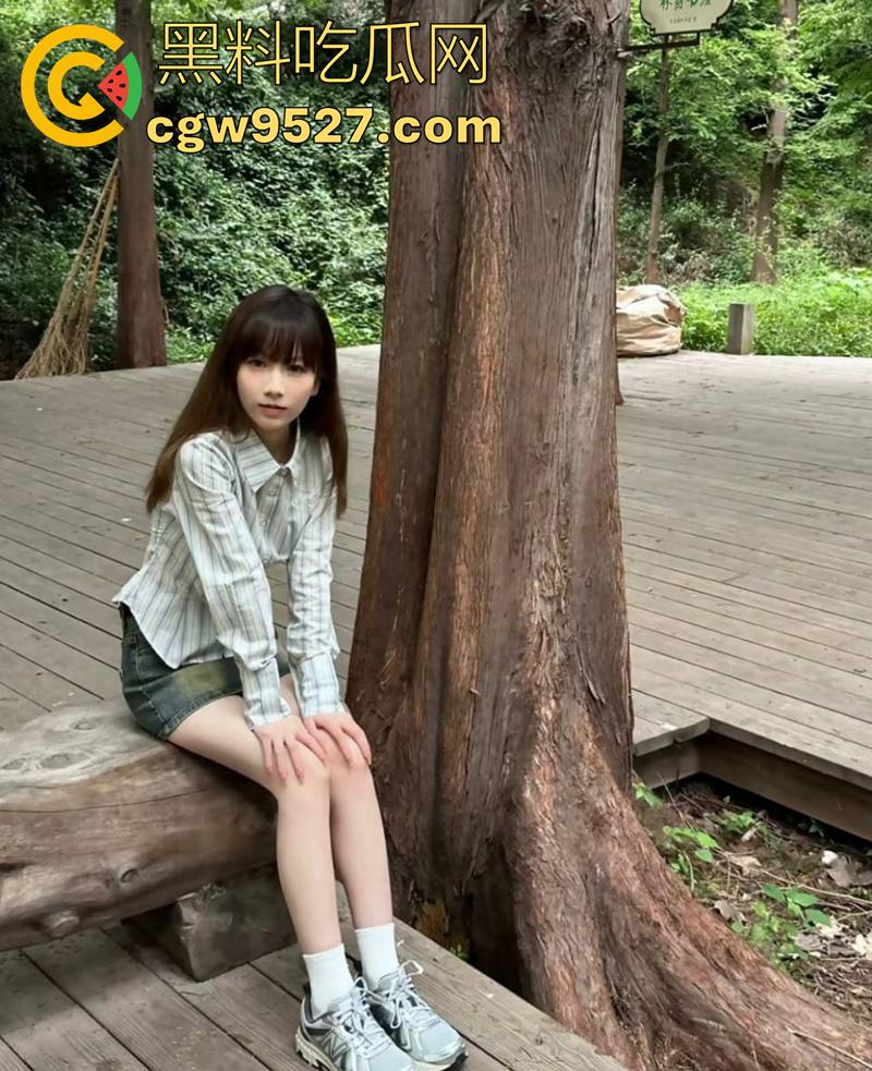 中国海洋大学【许真福】，高颜值大一嫩妹，被前男友曝光，粉嫩小穴饱满诱人，清纯骚妹让人心动不已！  第4张