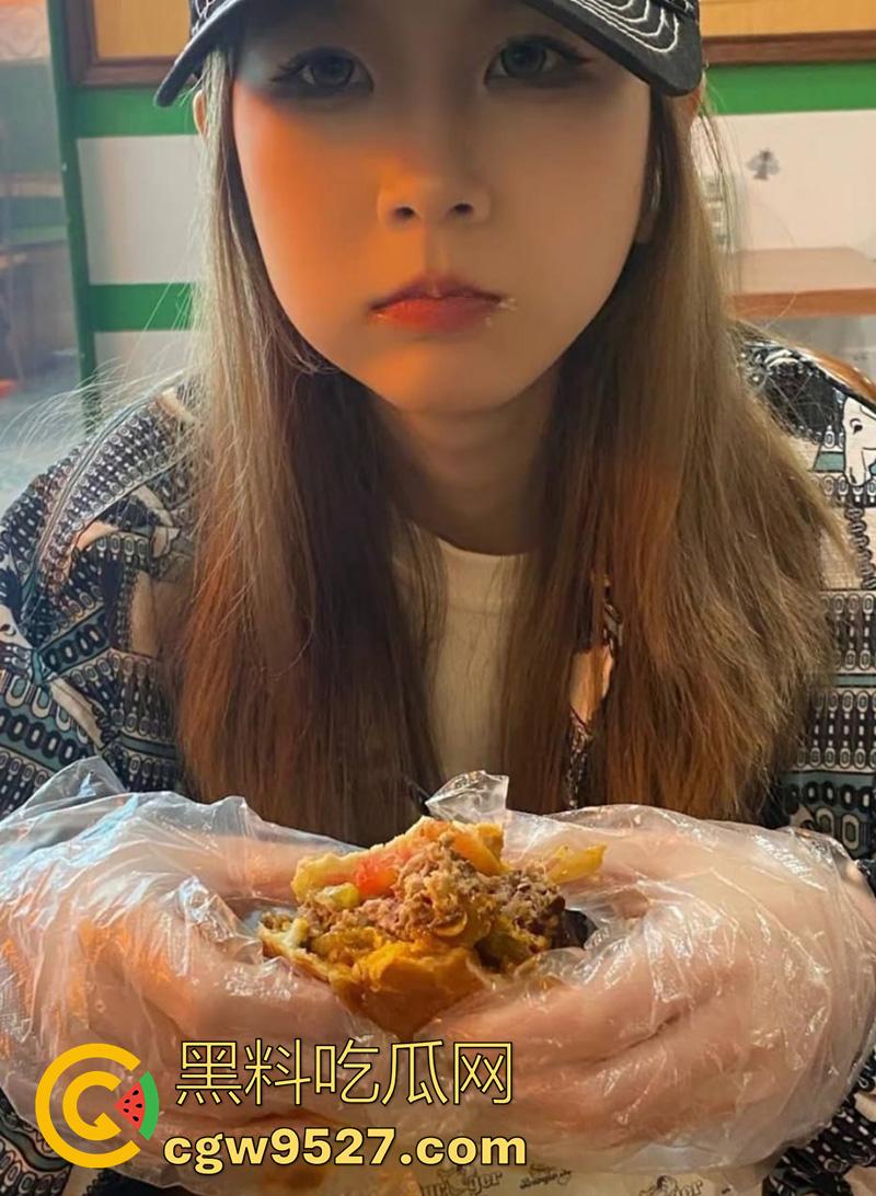 中国海洋大学【许真福】，高颜值大一嫩妹，被前男友曝光，粉嫩小穴饱满诱人，清纯骚妹让人心动不已！  第5张