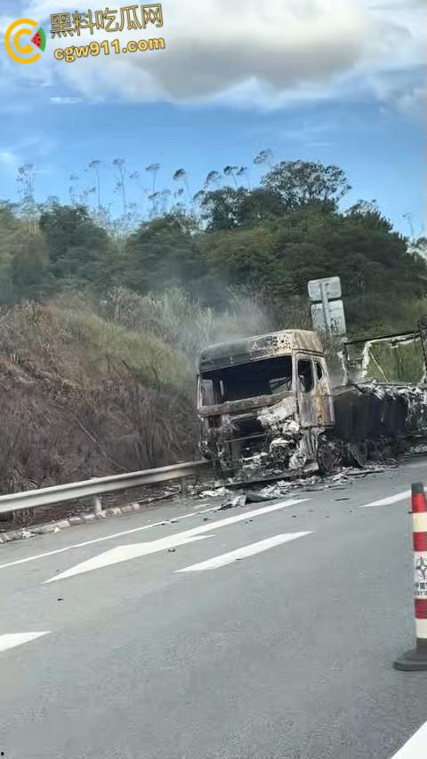 济广高速河源段货车烧成火球，黑烟滚滚堵死路，最后烧的只剩躯壳，幸亏没有爆炸，救援已到愿人平安！  第7张
