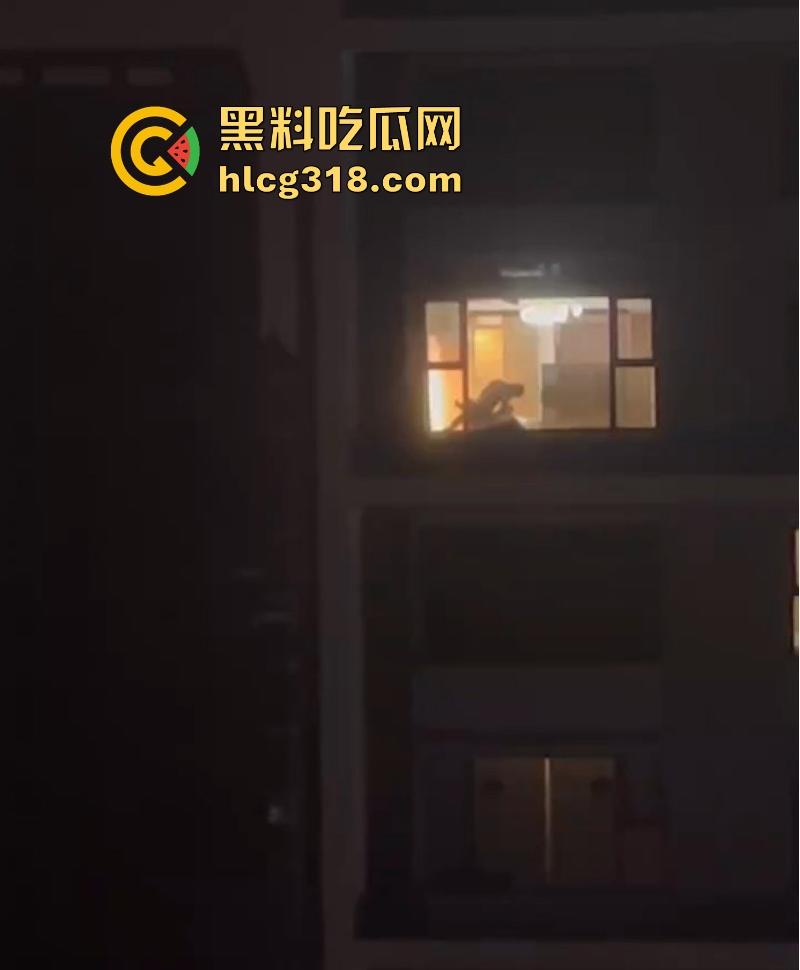 商务套房惊现落地窗前激情做爱！灯也不关窗帘也不拉 多种姿势爆操打桩不停 看得人饥渴难耐！  第4张
