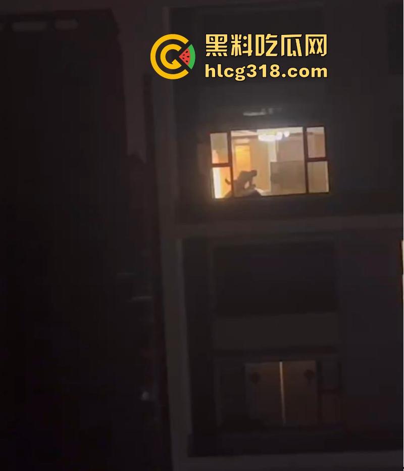 商务套房惊现落地窗前激情做爱！灯也不关窗帘也不拉 多种姿势爆操打桩不停 看得人饥渴难耐！  第6张
