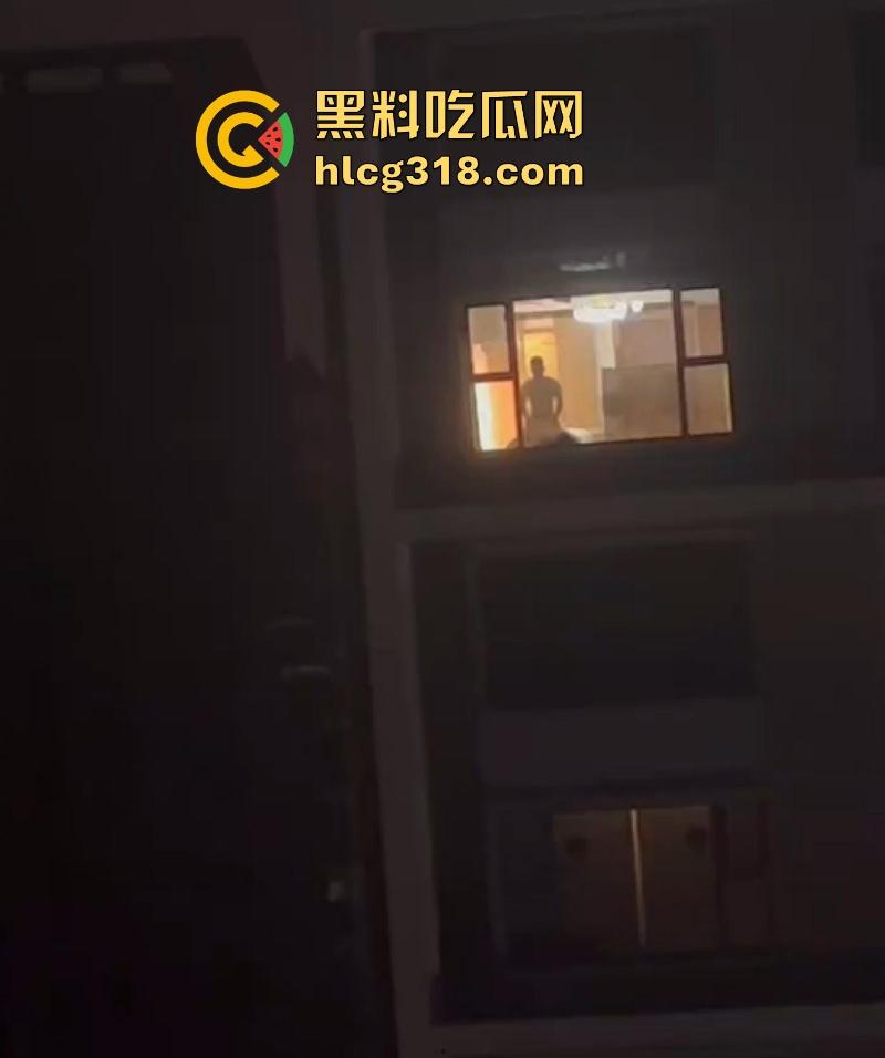 商务套房惊现落地窗前激情做爱！灯也不关窗帘也不拉 多种姿势爆操打桩不停 看得人饥渴难耐！  第7张