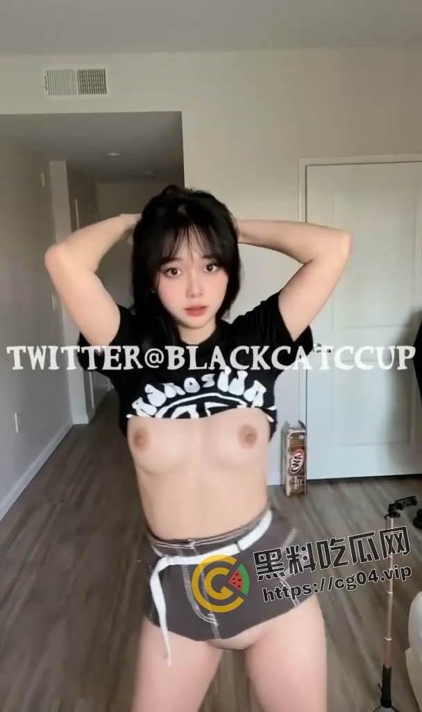 推特福利姬 白嫩美少女#blackcatccup  抖音风 裸舞 自慰 反差婊定制私拍大合集 第10张
